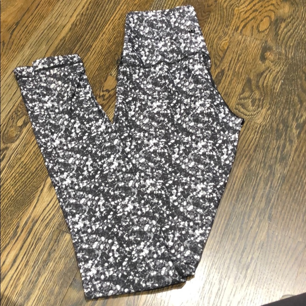 Lululemon High Rise sequin pattern leggings size 4